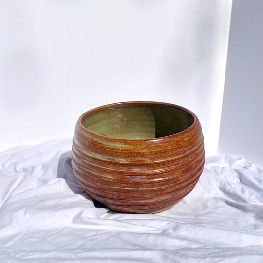 Ribbed planter